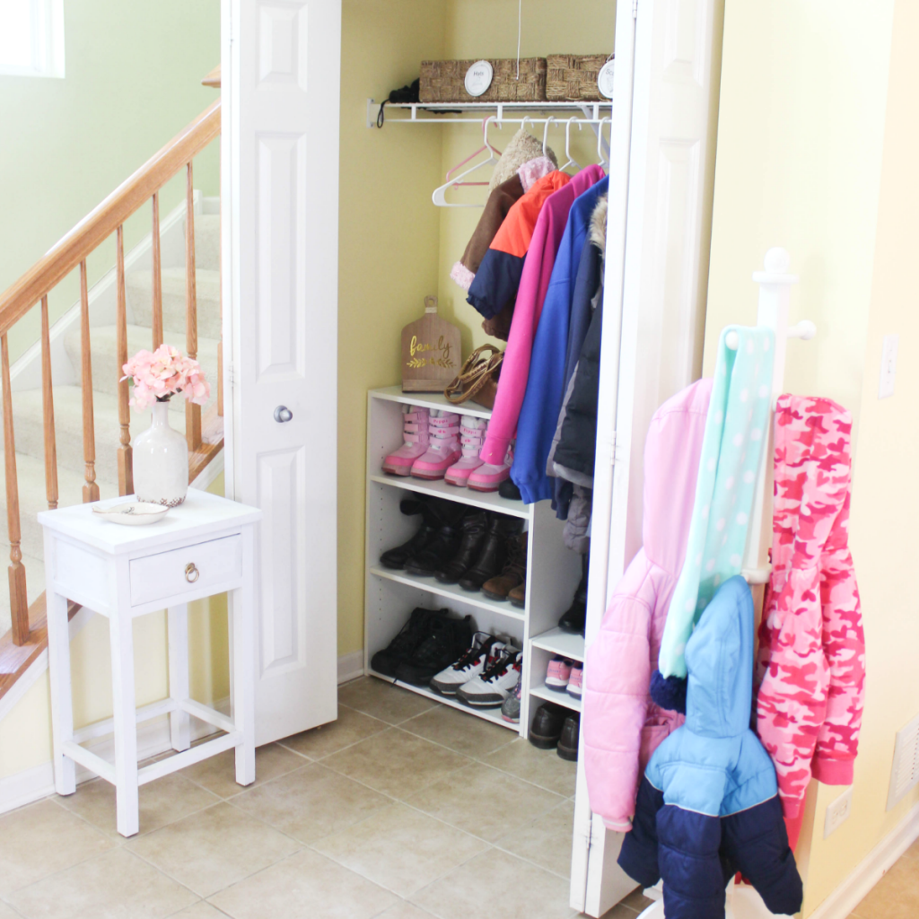 Organized Entryway -athomewithzan.com