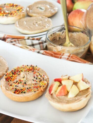 Cinnamon Cream Cheese Snack Bagels for Fall- athomewithzan.com