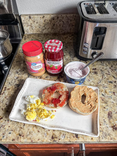 How to Save Money on Meals While On Vacation - Meals I've Made While on Vacation - How to Budget for Meals on Vacation - Breakfast - Lunch - Dinner - athomewithzan (24)