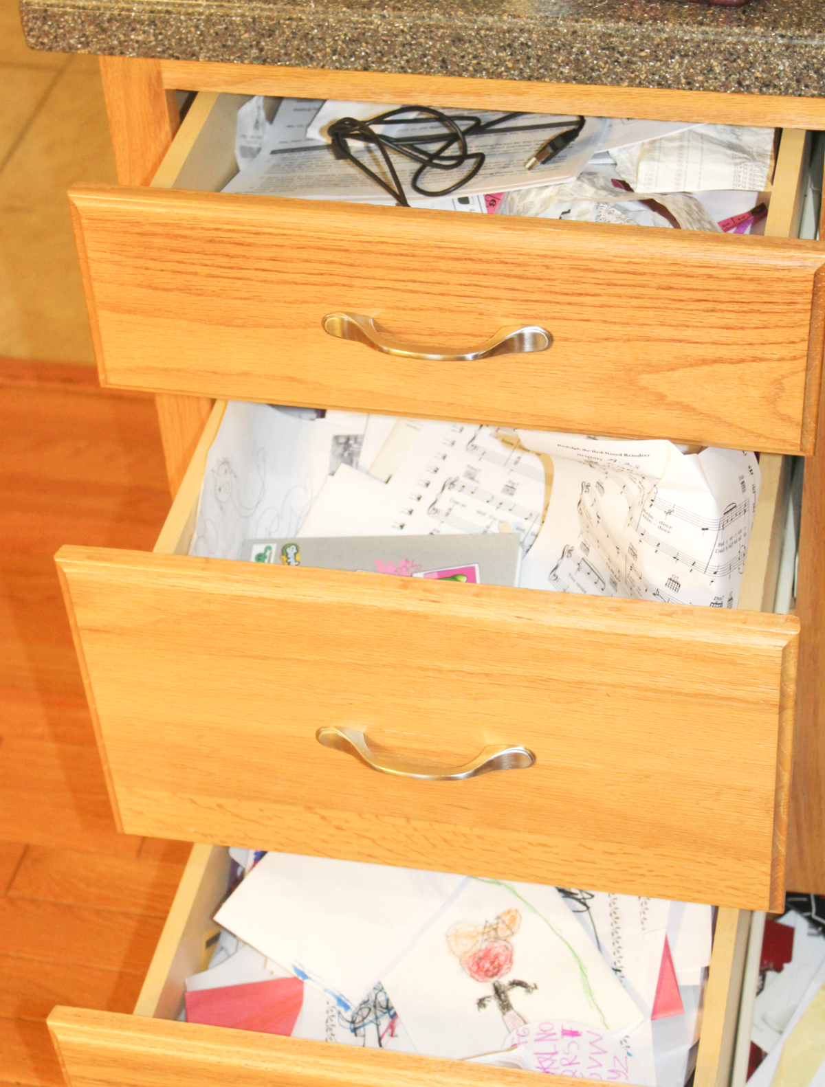 Disorganized drawers – AHWZ