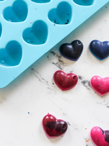 Rainbow-Crayons-DIY-athomewithzan.com