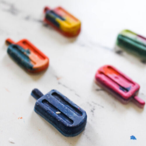 Rainbow-Crayons-DIY-athomewithzan.com