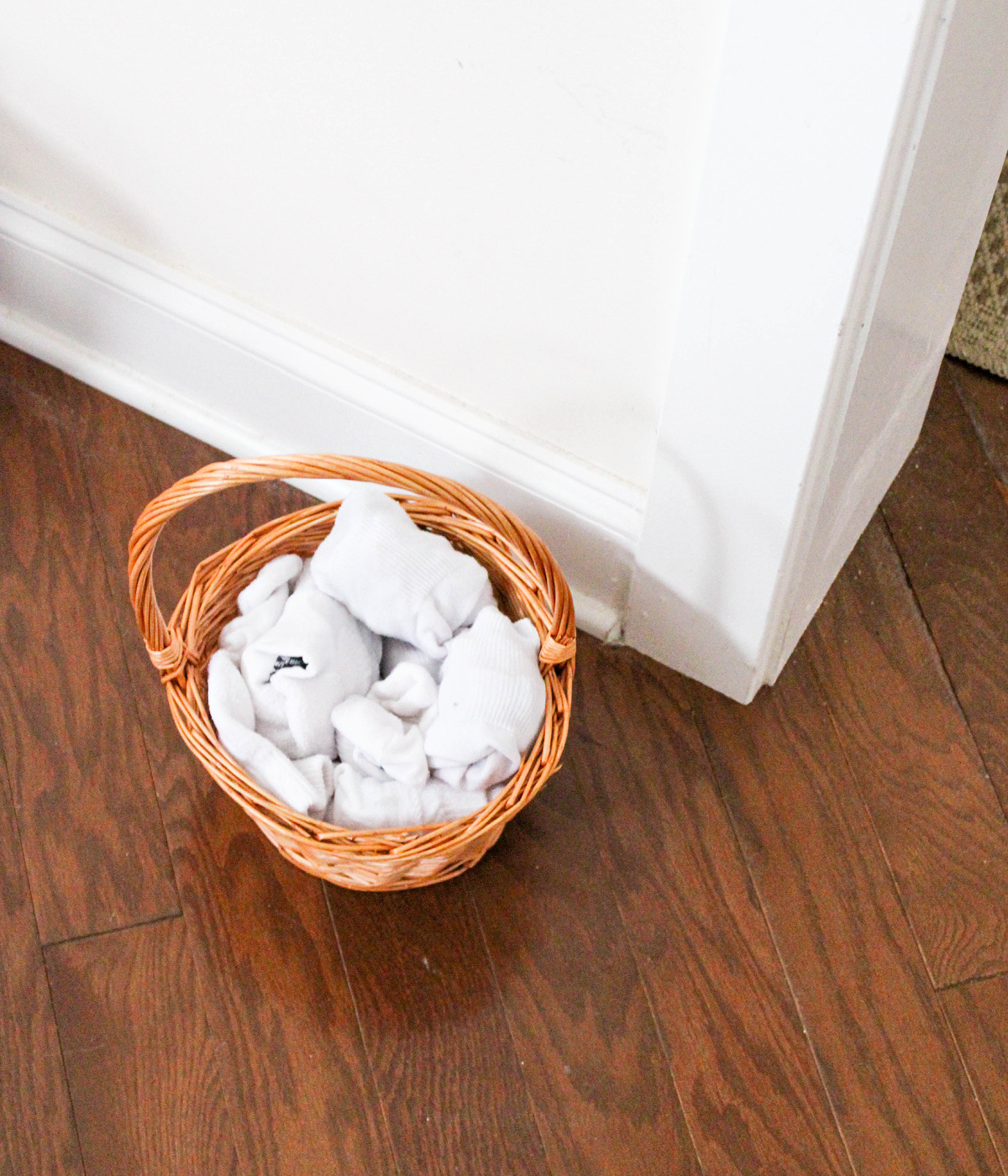 How to Organize School Clothes - Back to School-athomwithzan.com