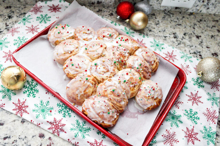 Giant-Christmas-Tree-Cinnamon-Rolls-Recipe-athomewithzan.com