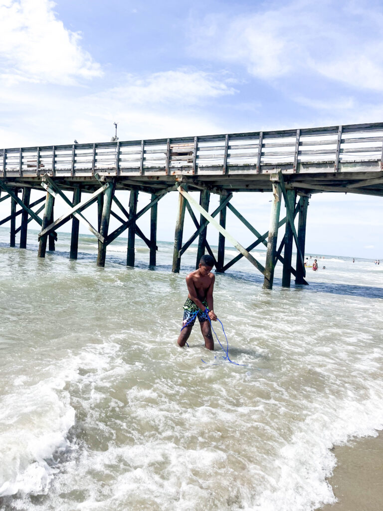 Going-to-the-Beach-with-Family-Beach Days - athomewithzan.com